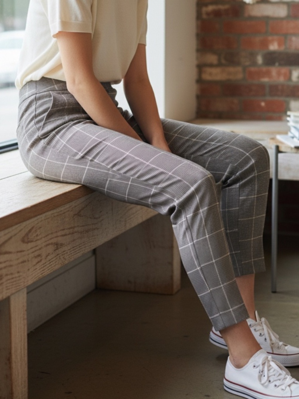 Versona modern fit pull on ankle pants plaid size 6